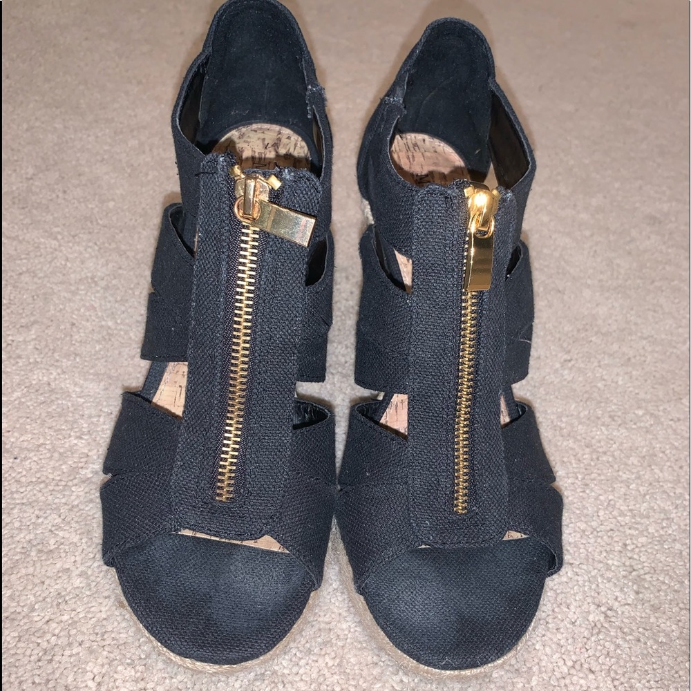 Black wedge heels
